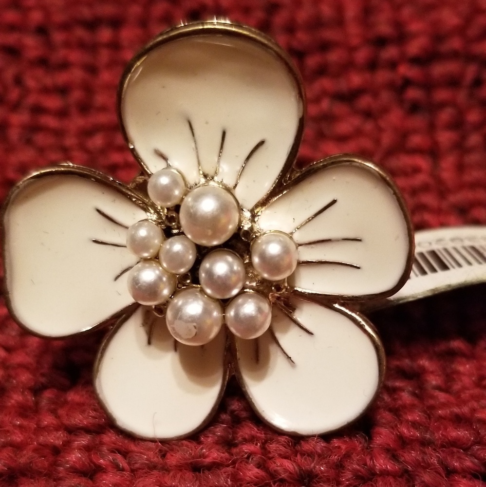 Pearl flower ring
